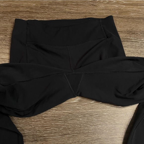 SOLD Lululemon Speed Up Crop 21" in Black Size 6 - Picture 9 of 10